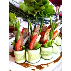 Овощной салат со свининой терияки