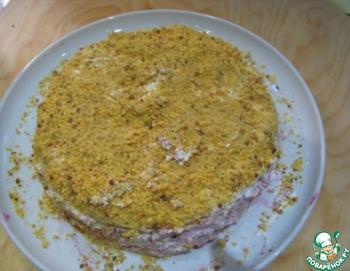 Рецепт: Морковный торт со смородиновым вареньем и сливками