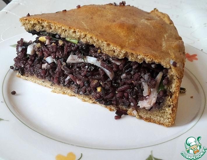 Рецепт: Пирог с черным рисом, яйцами и ветчиной