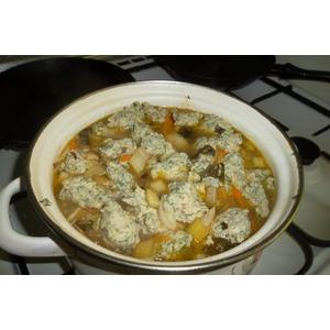 Суп из сельдерея с куриными клецками