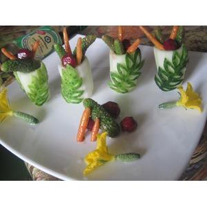 Салат Малютки-овощи в огурце