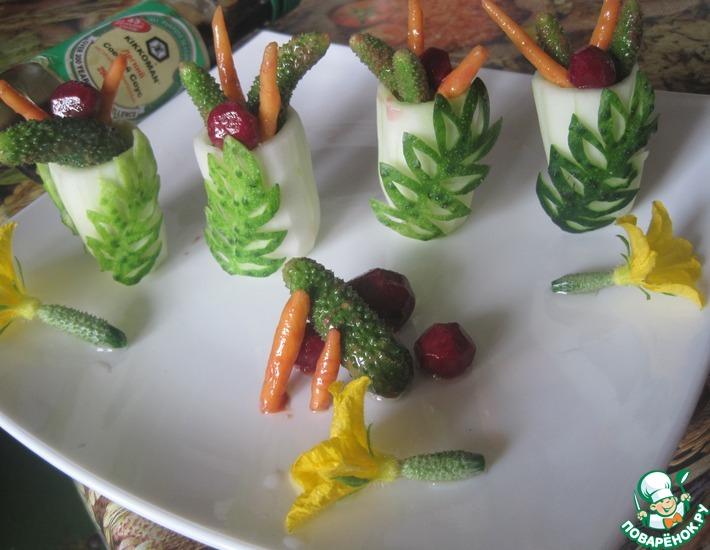 Рецепт: Салат Малютки-овощи в огурце
