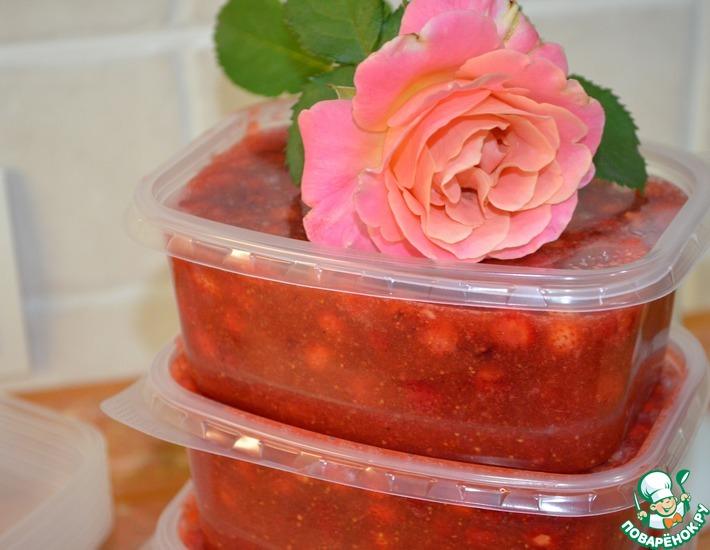 Рецепт: Заморозка сладкого соуса из ягод