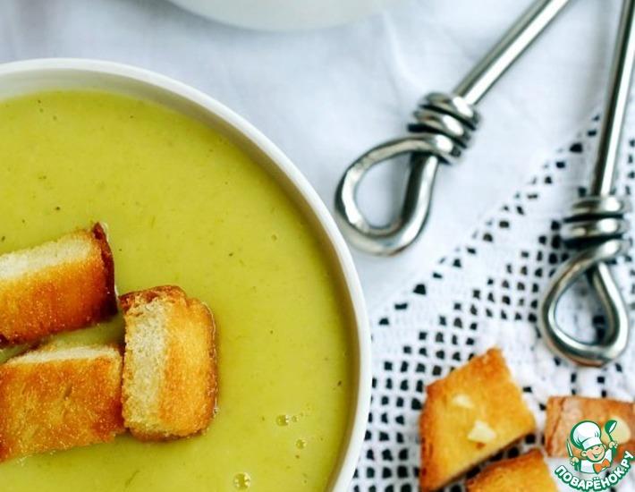 Рецепт: Овощной суп-пюре с чесночными гренками