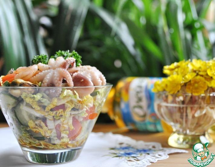 Рецепт: Салат с маринованными морепродуктами Взморье