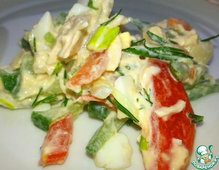 Рецепт: Салат с курицей и маринованным луком