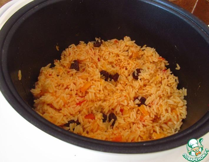 Рецепт: Рис с овощами и изюмом в мультиварке
