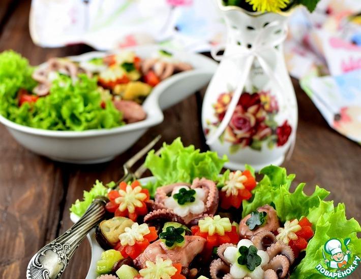 Рецепт: Салат с фасолью и морепродуктами Первые цветы