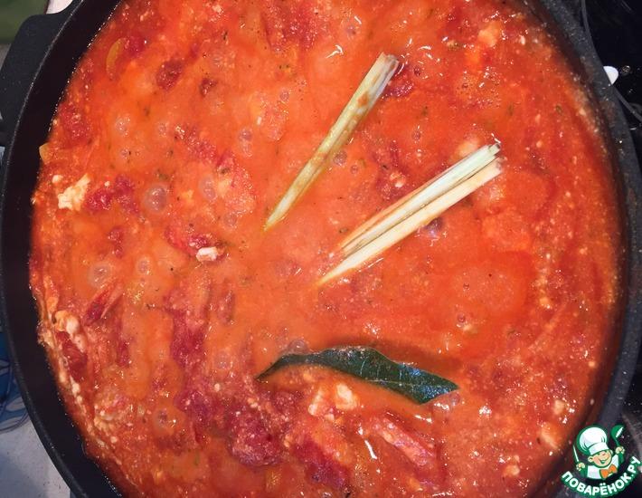 Рецепт: Креветки по-критски с томатами и сыром