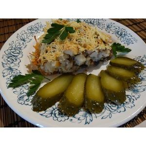 Салат-запеканка из курицы, грибов и яблок