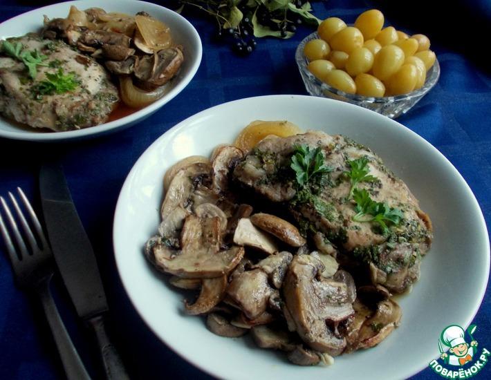 Рецепт: Свинина с шампиньонами в винно-соевом маринаде