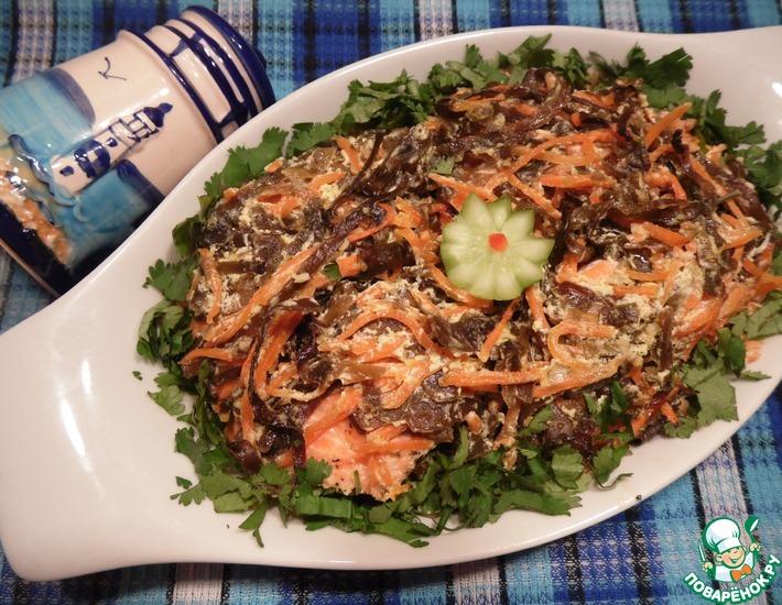 Рецепт: Лосось с морской капустой и морковью по-корейски