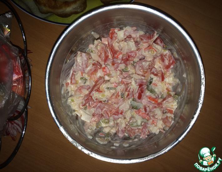 Рецепт: Крабовый салат с солеными огурцами