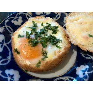 Горячие булочки с яйцом на завтрак Секрет
