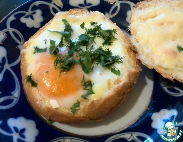 Рецепт: Горячие булочки с яйцом на завтрак Секрет