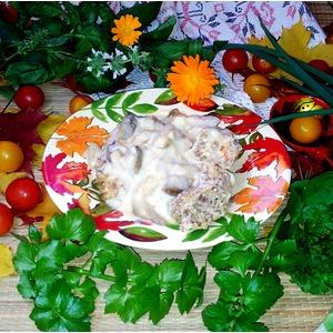 Гречневые колбаски с соусом из белых грибов