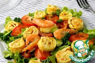 Рецепт: Овощной салат с креветочными блинчиками