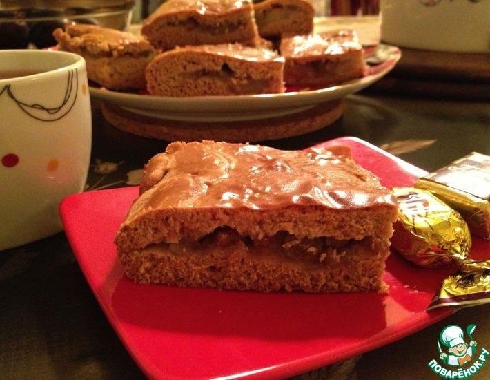 Рецепт: Медовый пирог Идеал с орехами и изюмом