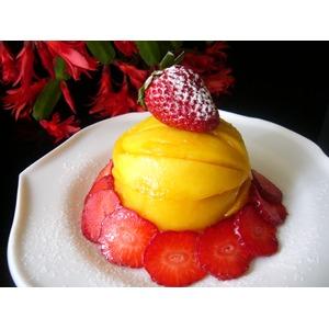 Клубнично-творожный десерт с манго