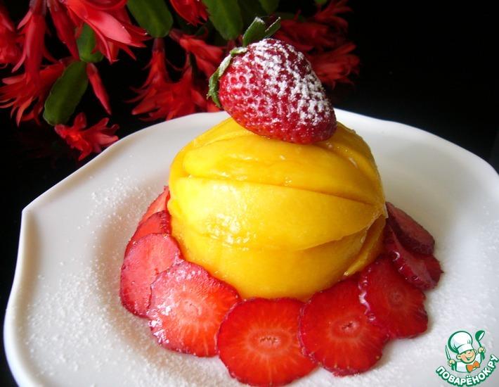 Рецепт: Клубнично-творожный десерт с манго
