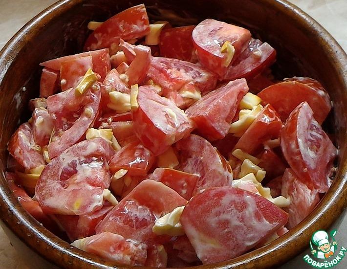 Рецепт: Салат из помидоров с сыром-косичкой