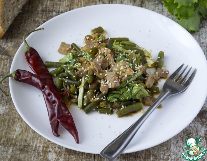 Рецепт: Зеленый салат с мясом и фасолью