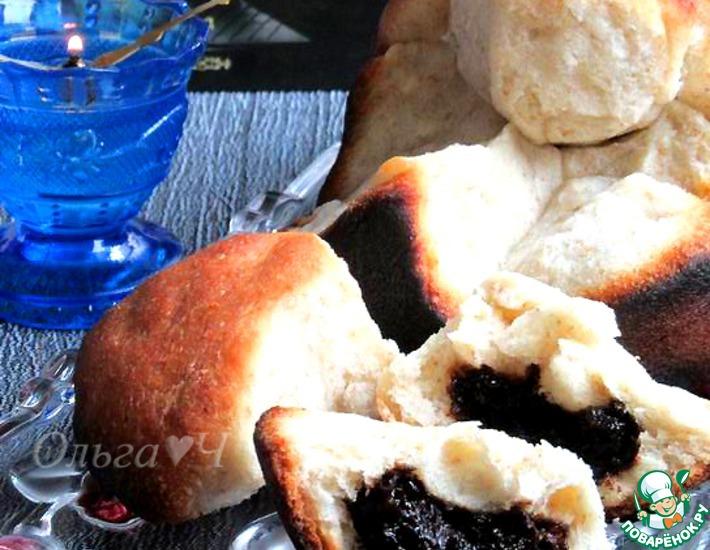 Рецепт: Сладкий хлеб из булочек с черносливом