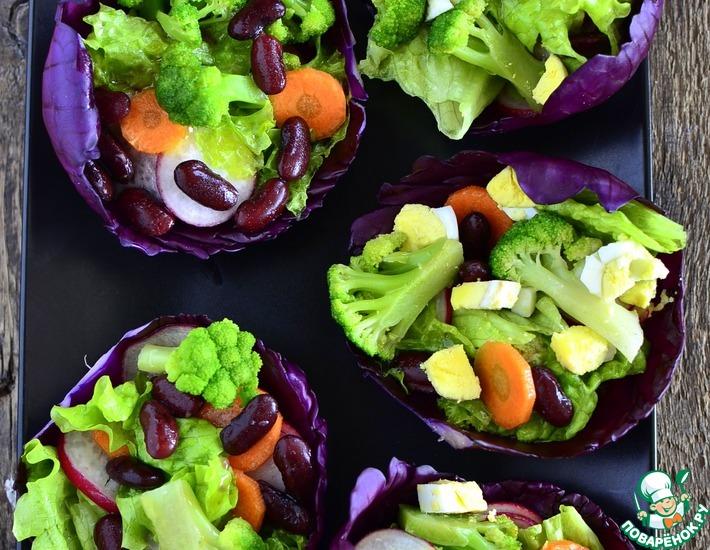 Рецепт: Салат в капустных тарелочках