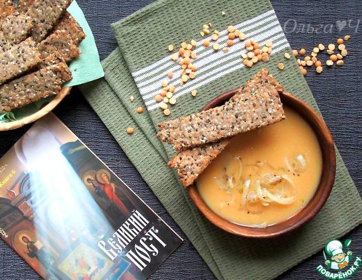 Рецепт: Гороховый суп с луком и ржаными хлебцами