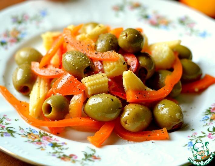 Рецепт: Салат с кукурузой, оливками и перцем