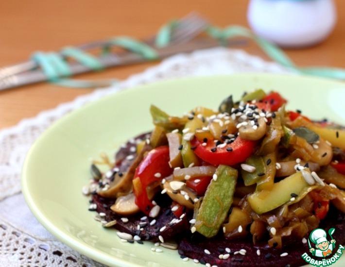 Рецепт: Салат с маринованной свеклой и овощами