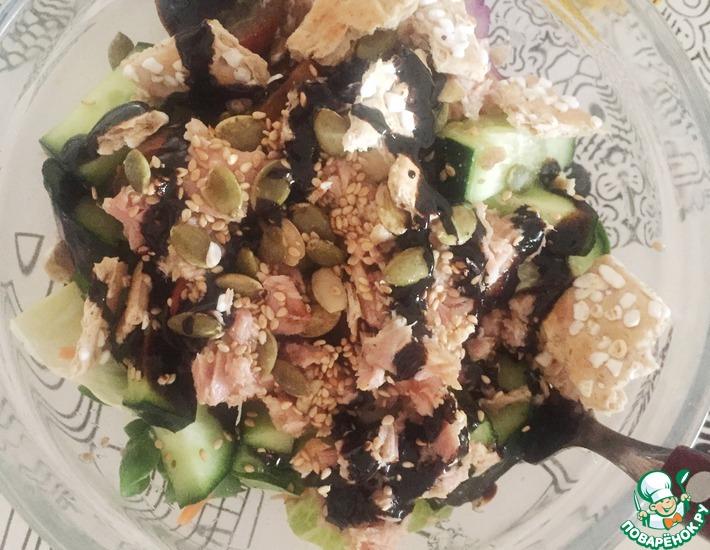 Рецепт: Легкий салат с тунцом