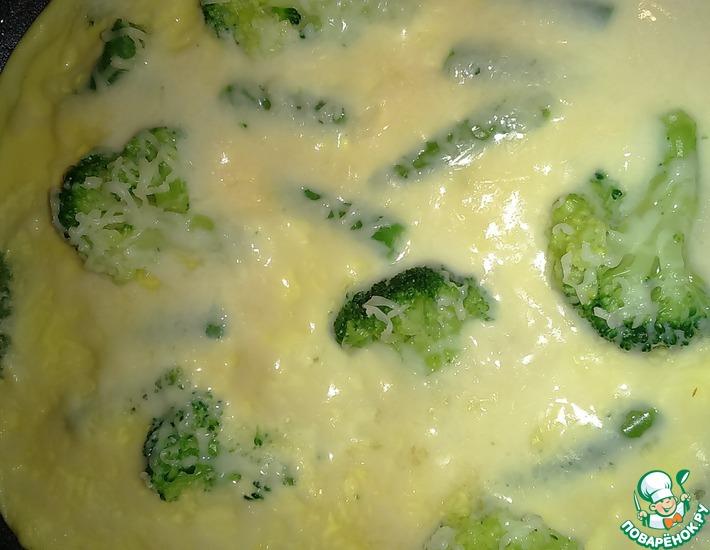 Рецепт: Омлет с брокколи, фасолью и сыром