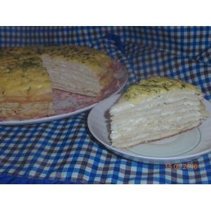 Блинный пирог с мясом и сыром