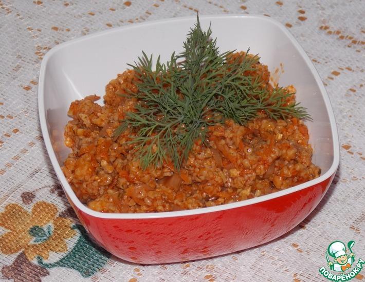 Рецепт: Пшеничная каша с томатом и орехами