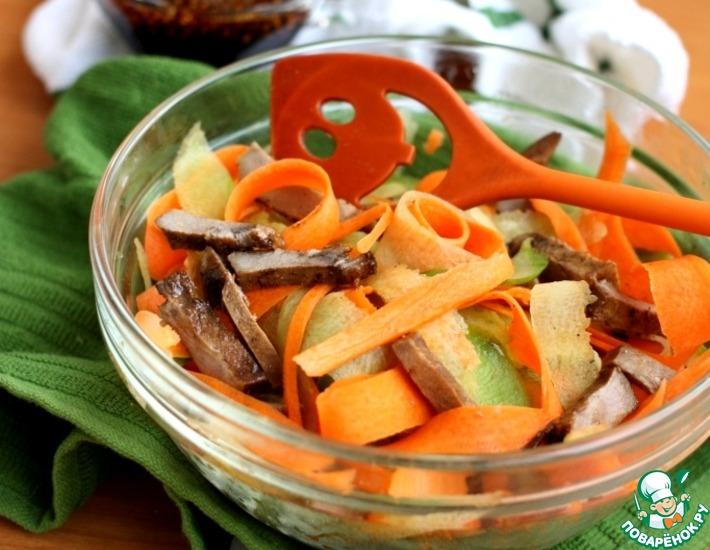 Рецепт: Салат с маринованным языком и овощами