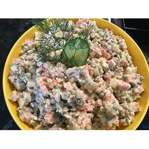 Kлассический салат Oливье c докторской колбасой