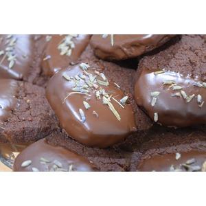 Шоколадное печенье с лавандой