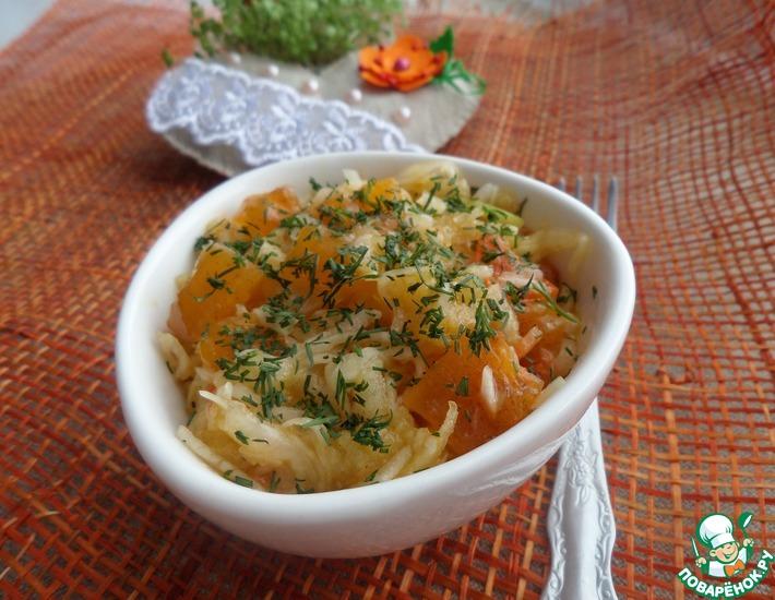 Рецепт: Салат с капустой, хурмой и яблоком