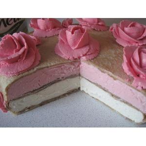 Торт блинчатый с розами