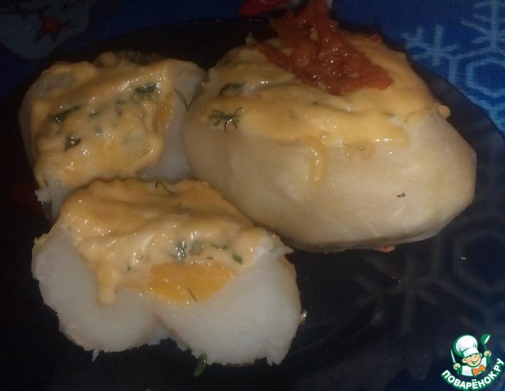 Рецепт: Картофель, фаршированный яйцом, под сырной корочкой