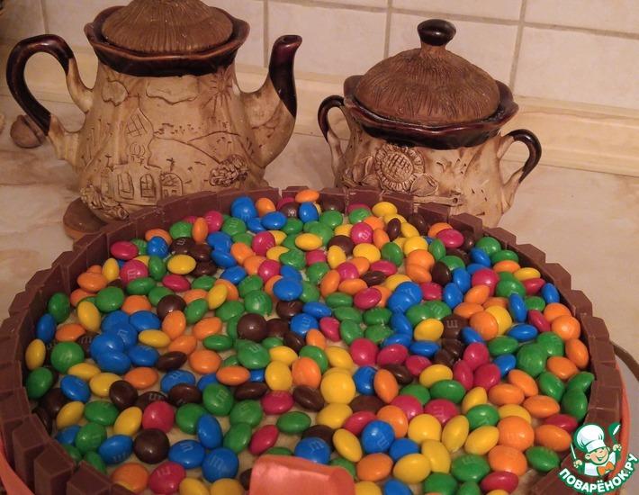 Рецепт: Торт с шоколадными вафлями и цветными драже