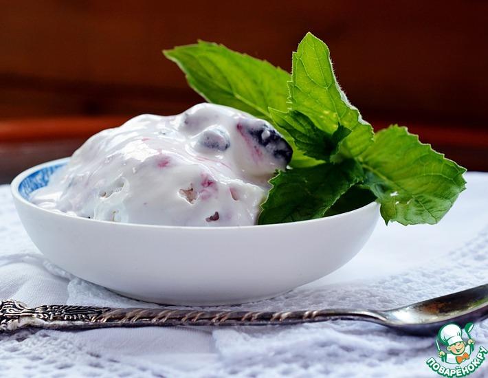 Рецепт: Сырное мороженое с бальзамической смородиной