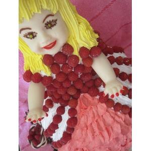 Торт Кукла-ягодка