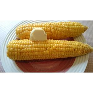 Варёная кукуруза со сливочным маслом