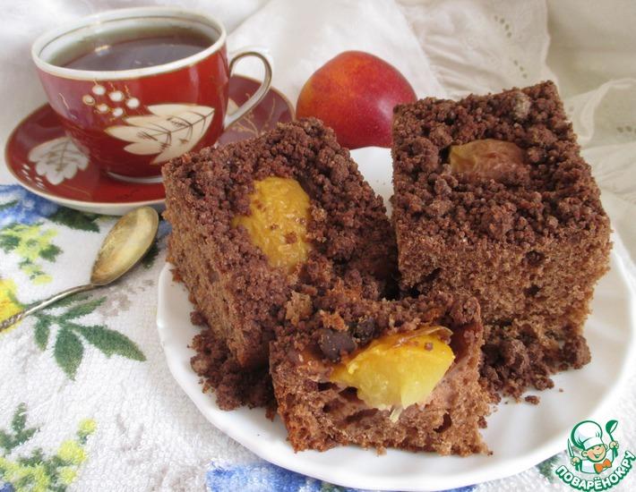 Рецепт: Шоколадный пирог с нектаринами и шокоштрейзелем