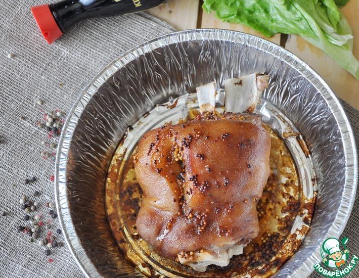 Рецепт: Свиная рулька в соево-горчичном маринаде