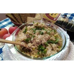 Запеченный рис с грибами и зеленым горошком