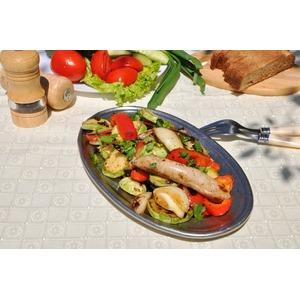 Салат-гриль из овощей и колбасок