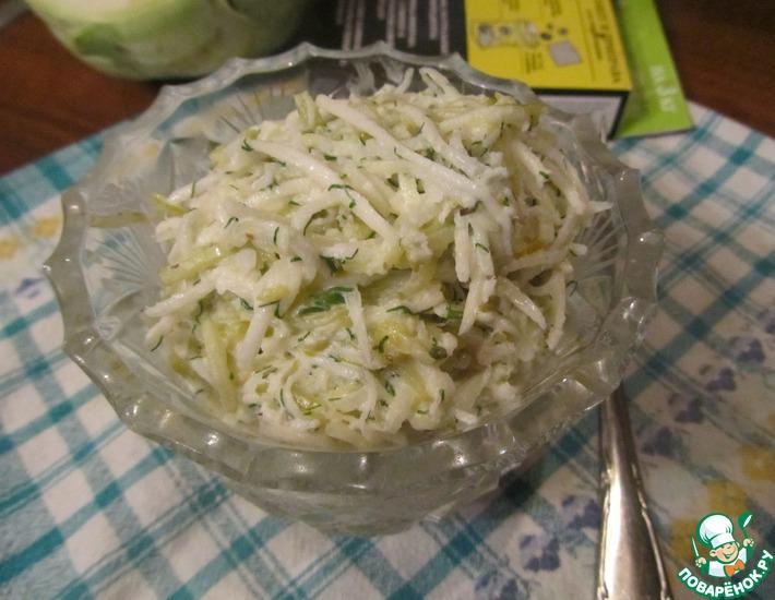 Рецепт: Салат из кольраби с маринованным огурцом